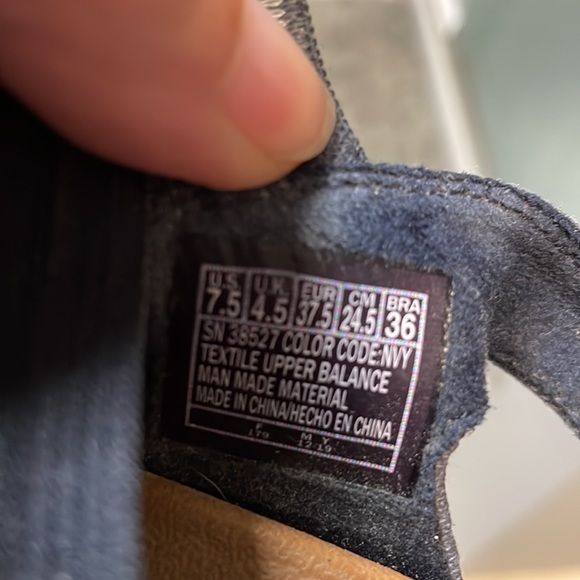 Sketcher Luxe foam Shoes! stretchy strap across top of foot. Very comfortable! - Picture 3 of 3